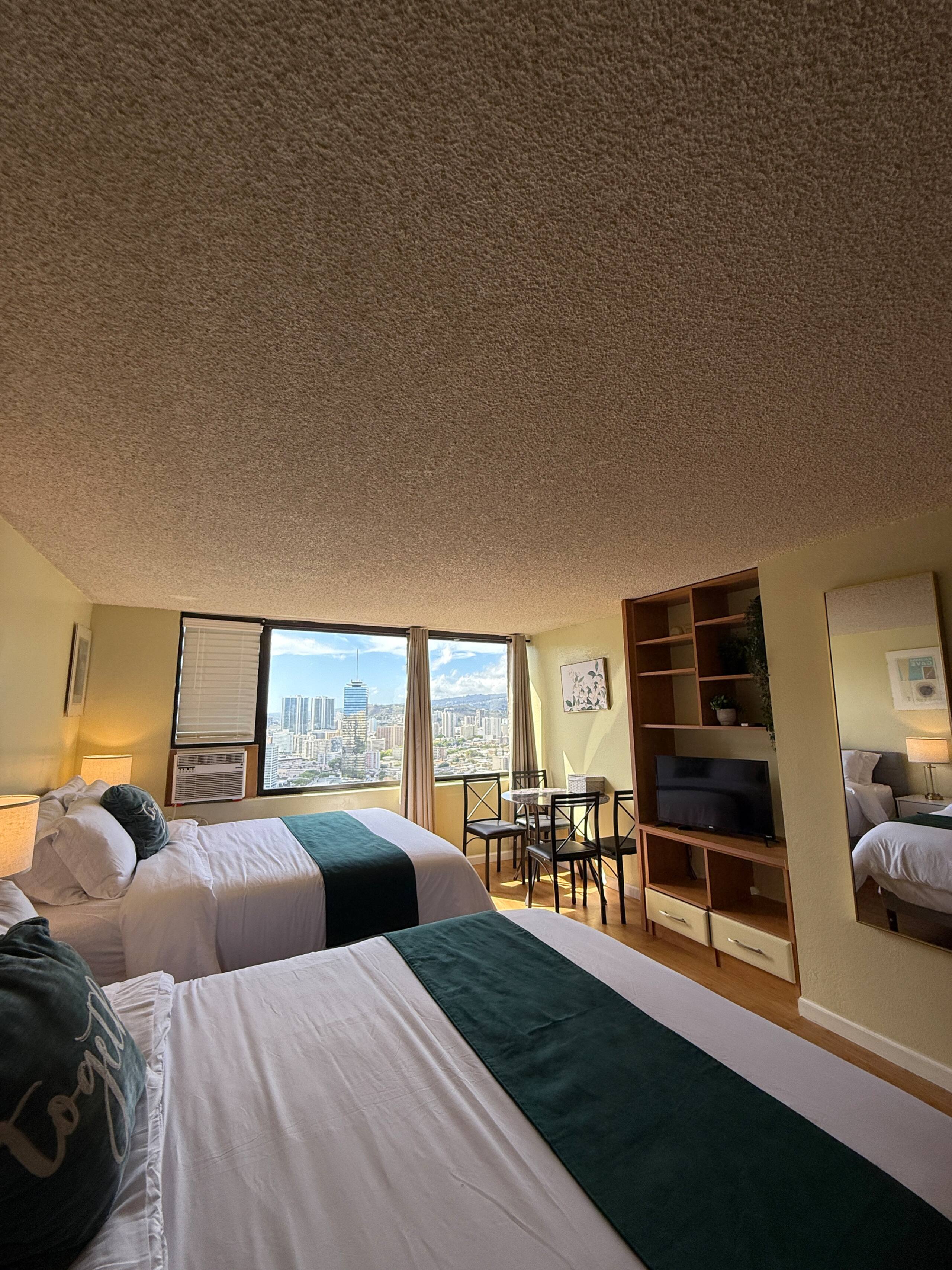 Condo in Honolulu · ★4.68 · 2 bedrooms · 3 beds · 2 private baths - Image 32