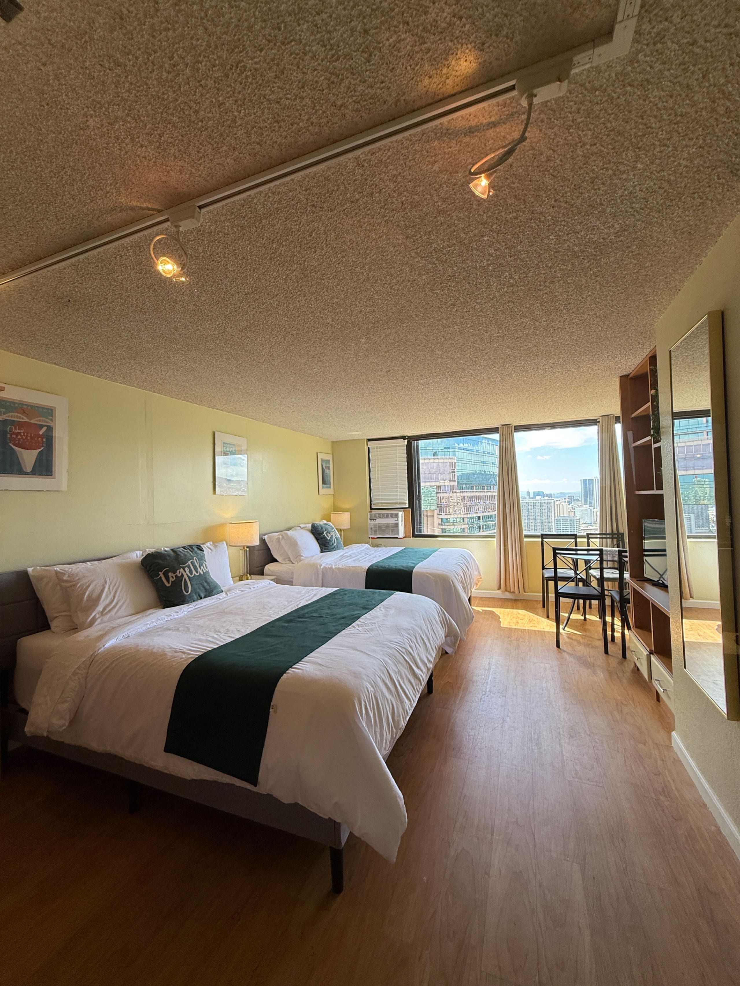 Condo in Honolulu · ★4.68 · 2 bedrooms · 3 beds · 2 private baths - Image 9
