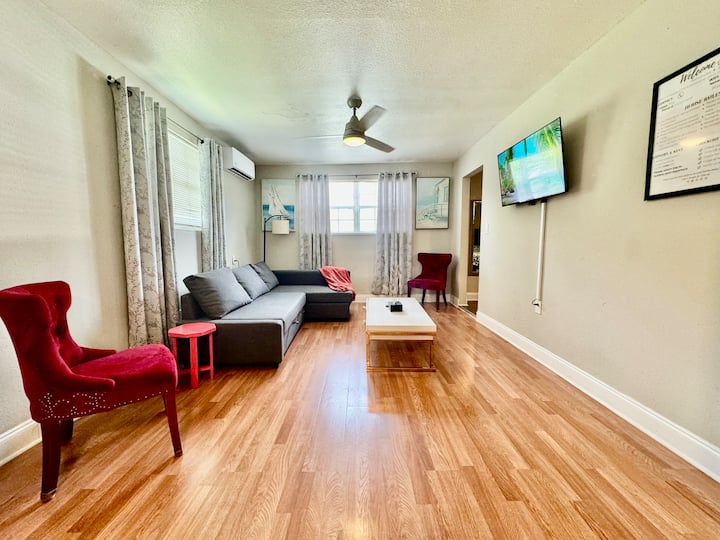 Relaxing Beach Gateway! Apartment Near The Beach - Clearwater, FL