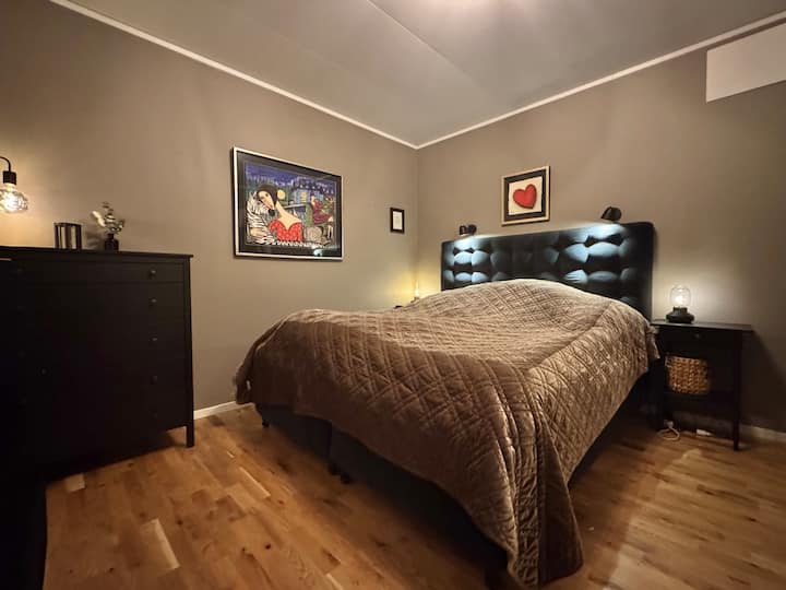 מיטה זוגית בגודל 180 ס"מ