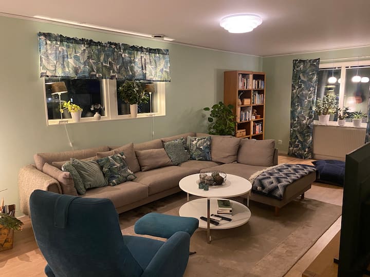 Nyrenoverat Radhus, Fin Trädgård. Naturnära - Umeå