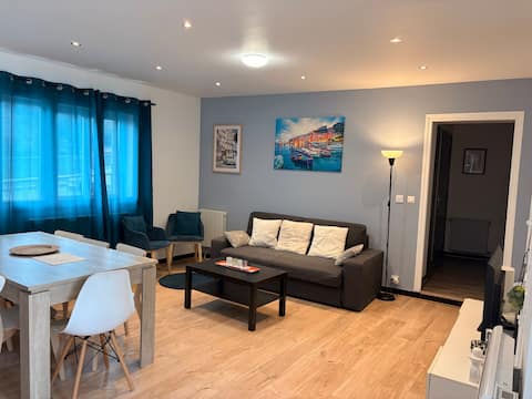 Close to A7 and Lyon. Value for money. Large accommodation