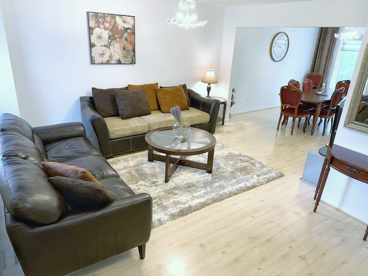 Entire Home 4 Bdr In Family-friendly Richmond Hill - Richmond Hill, ON