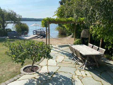 Lake cottage with beach, dock and sauna