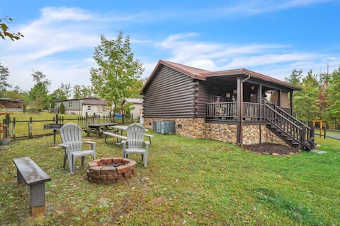 Bear Claw Cove Pet friendly/ Hot tub