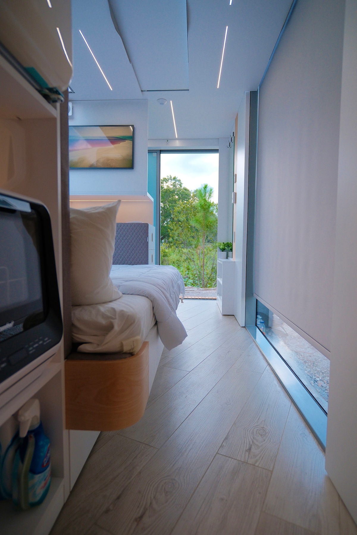 Ceramic tiling throughout