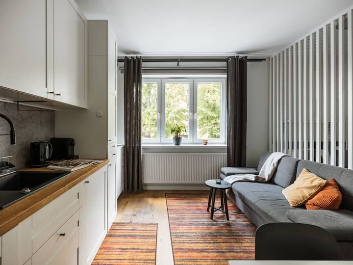 Urban Apartments Studio No 3A with Private Parking