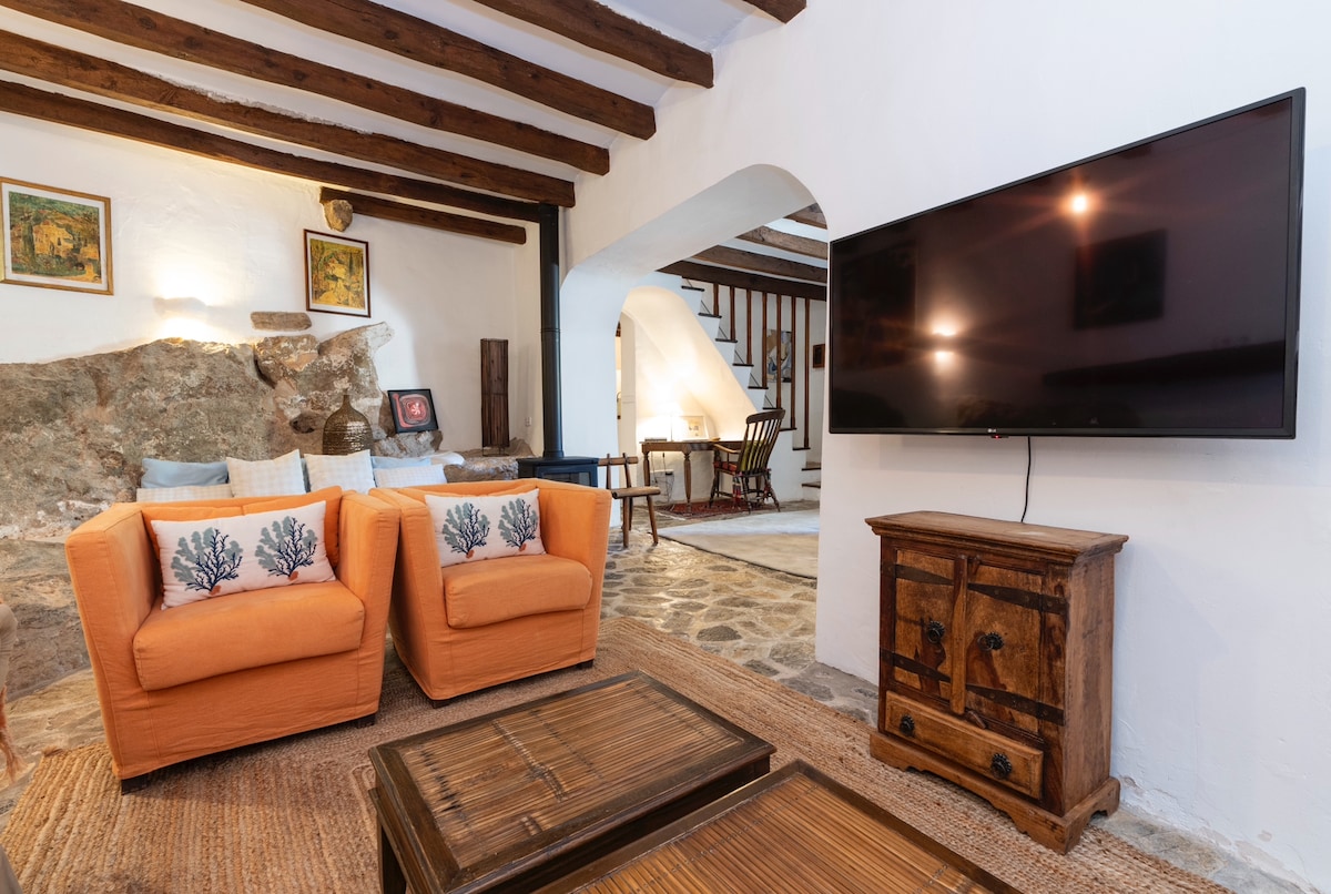 Charming 2-Bedroom Historic Property in Deia 2