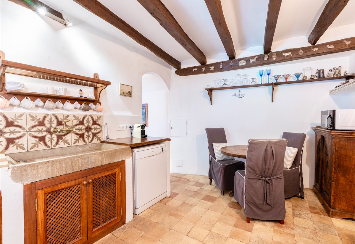 Charming 2-Bedroom Historic Property in Deia 4