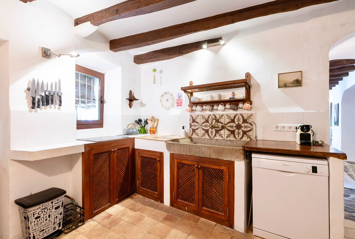 Charming 2-Bedroom Historic Property in Deia 5