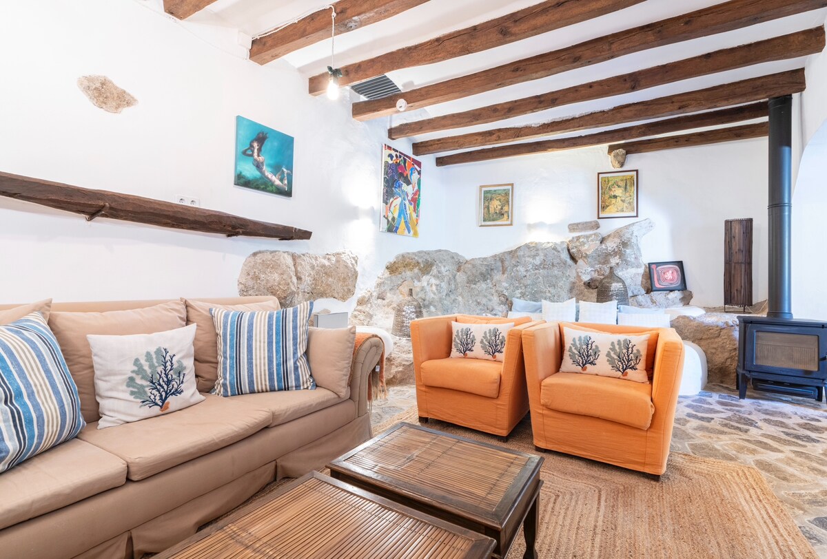 Charming 2-Bedroom Historic Property in Deia 3