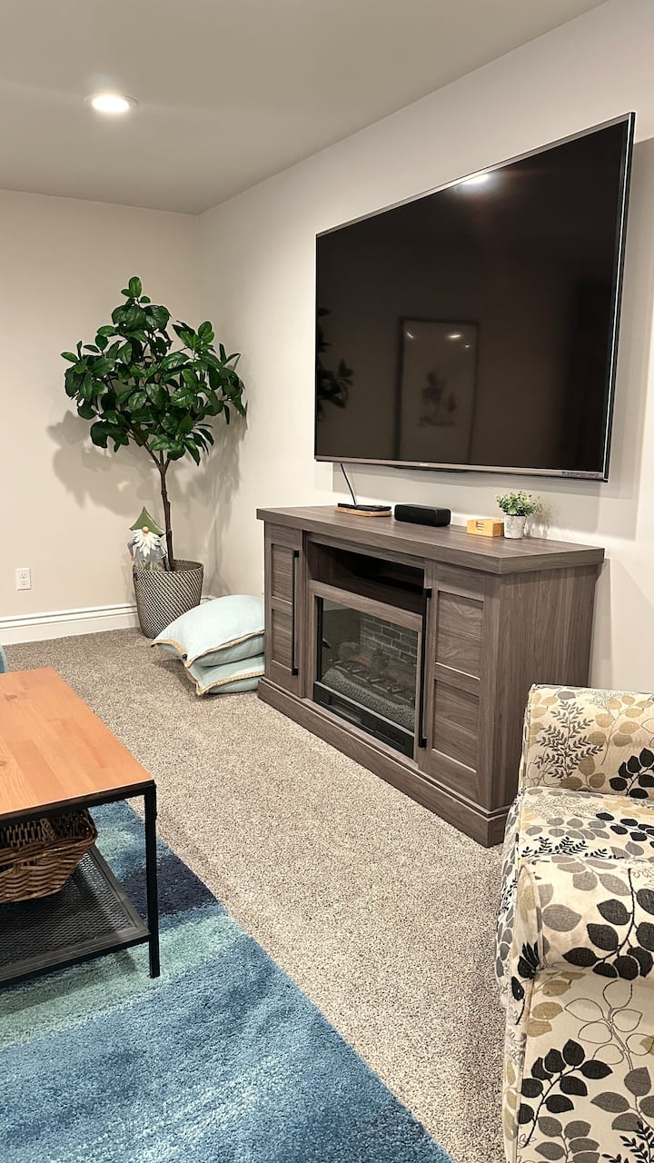 2b/1b Basement Apt Near Jordan Landing - Sleeps 6 - West Jordan