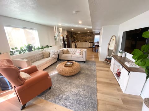 Modern Private Suite • Calm, Easy Stay