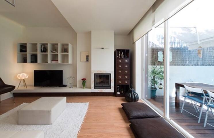 Vintage House gallery image 2