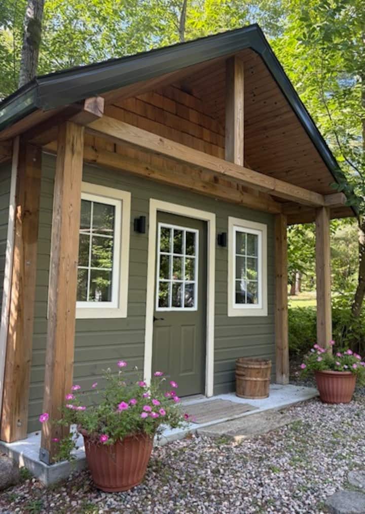 Naozaj úžasný bunkie.
Roztomilé a súkromné. Dodáva sa s manželskou posteľou a vlastnou dvojdielnou kúpeľňou.