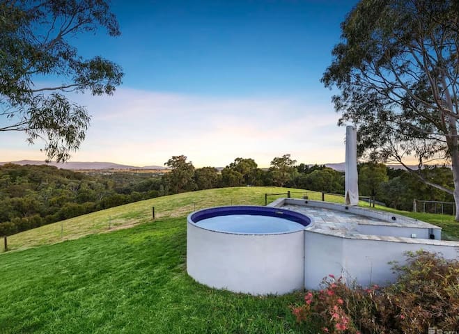 The View premium country retreat gallery image 3