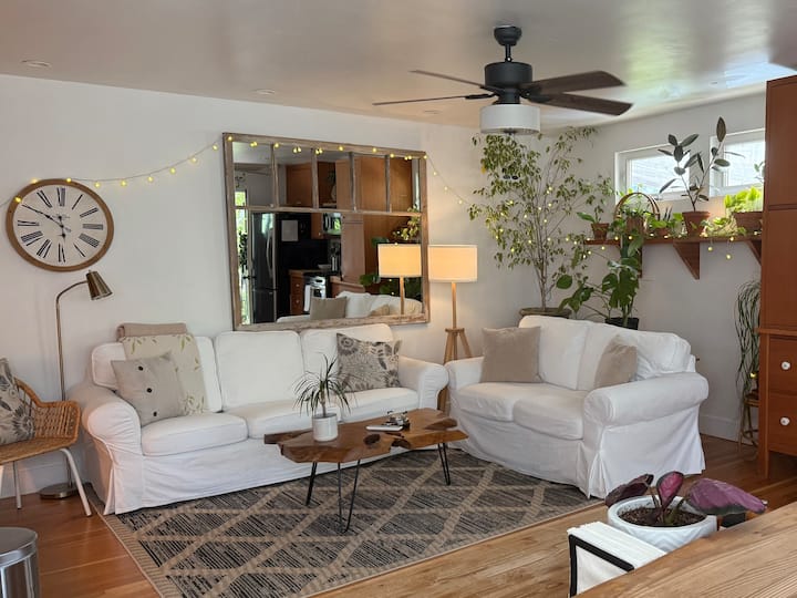 Chic Scandinavian Treehouse+private Yard+parking - Turlock, CA