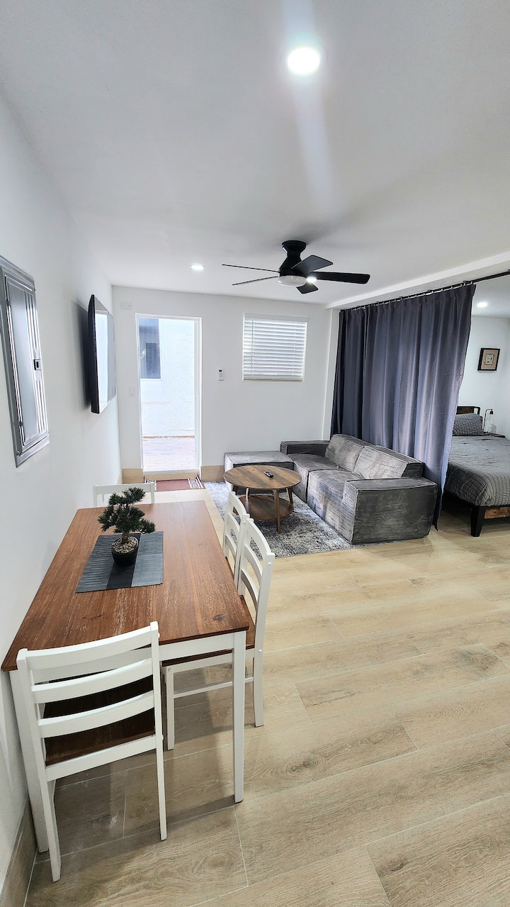 Stylish 1br Apartment ️- Short Walk To Beach - 할리우드