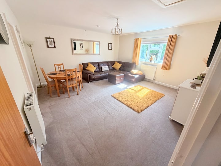Modern 1 - Bedroom Bungalow With Private Parking - Bristol