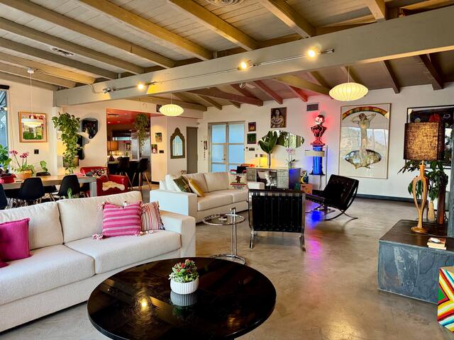 Midcentury Chic in H’wood Hills! Stunning views’ gallery image 3