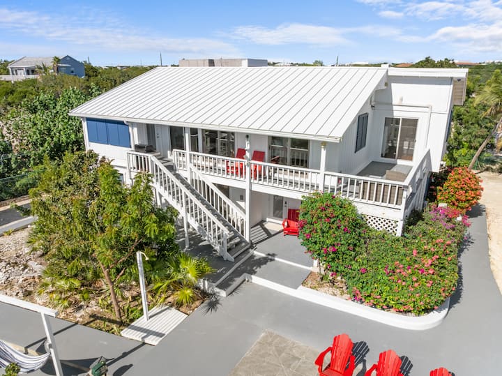 Waterfront 3br Villa W/ Pool, Canal View , Parking - Turks e Caicos