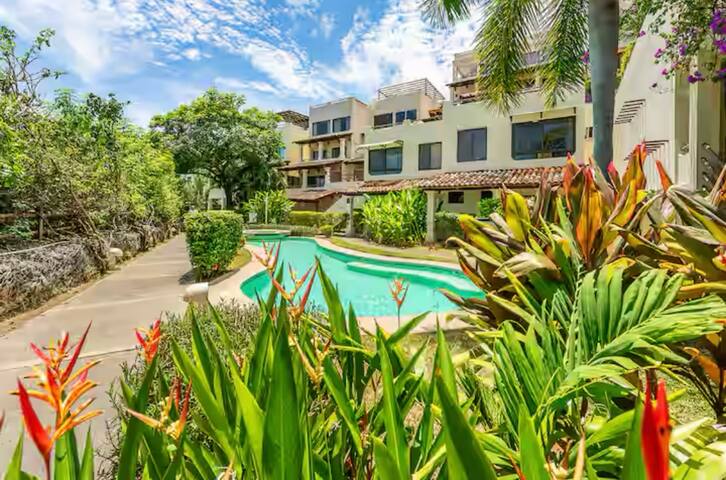 Oceanview Priv. Rooftop 6 Pools walk to the beach