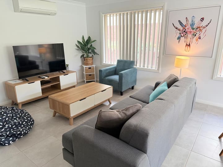 Corporate/ Family 3-bedroom Residential Home. - 힌턴