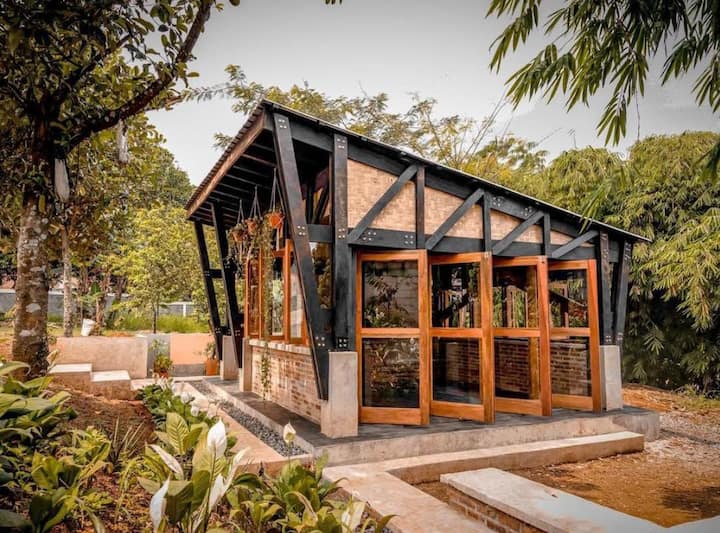 Aula, 2ruang Kamar, Camping Ground & Parkiran Luas - Jakarta
