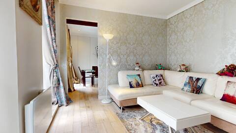 Successful Airbnb property: Heart of the Marais apartment in Paris 4e Arrondissement