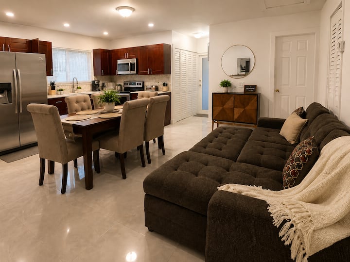 Family Home  Gated Parking  Near Wynwood - Miami, FL