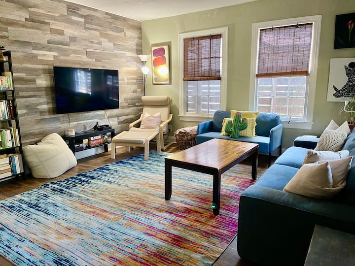 East Central Atx 2 Bedroom Home 10 Mins 2 Downtown - Austin, TX