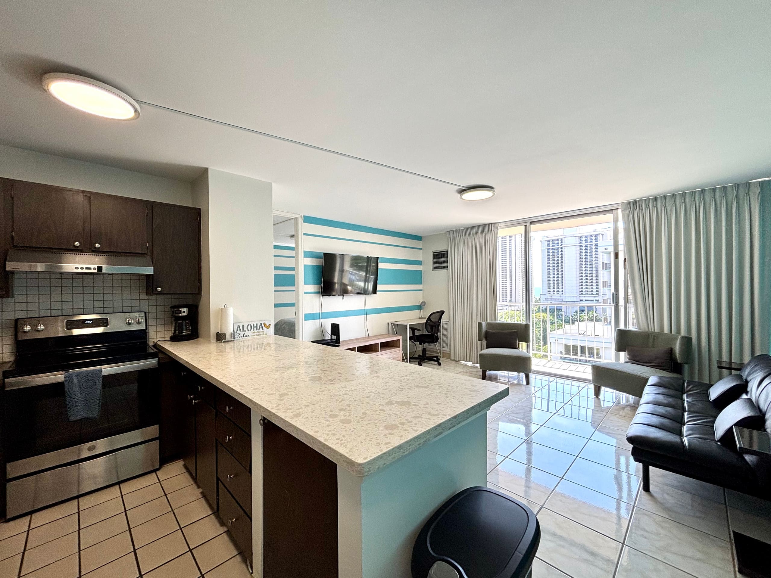 Waikiki 1 Bedroom Ocean FREE Parking Kitchen - Image 11