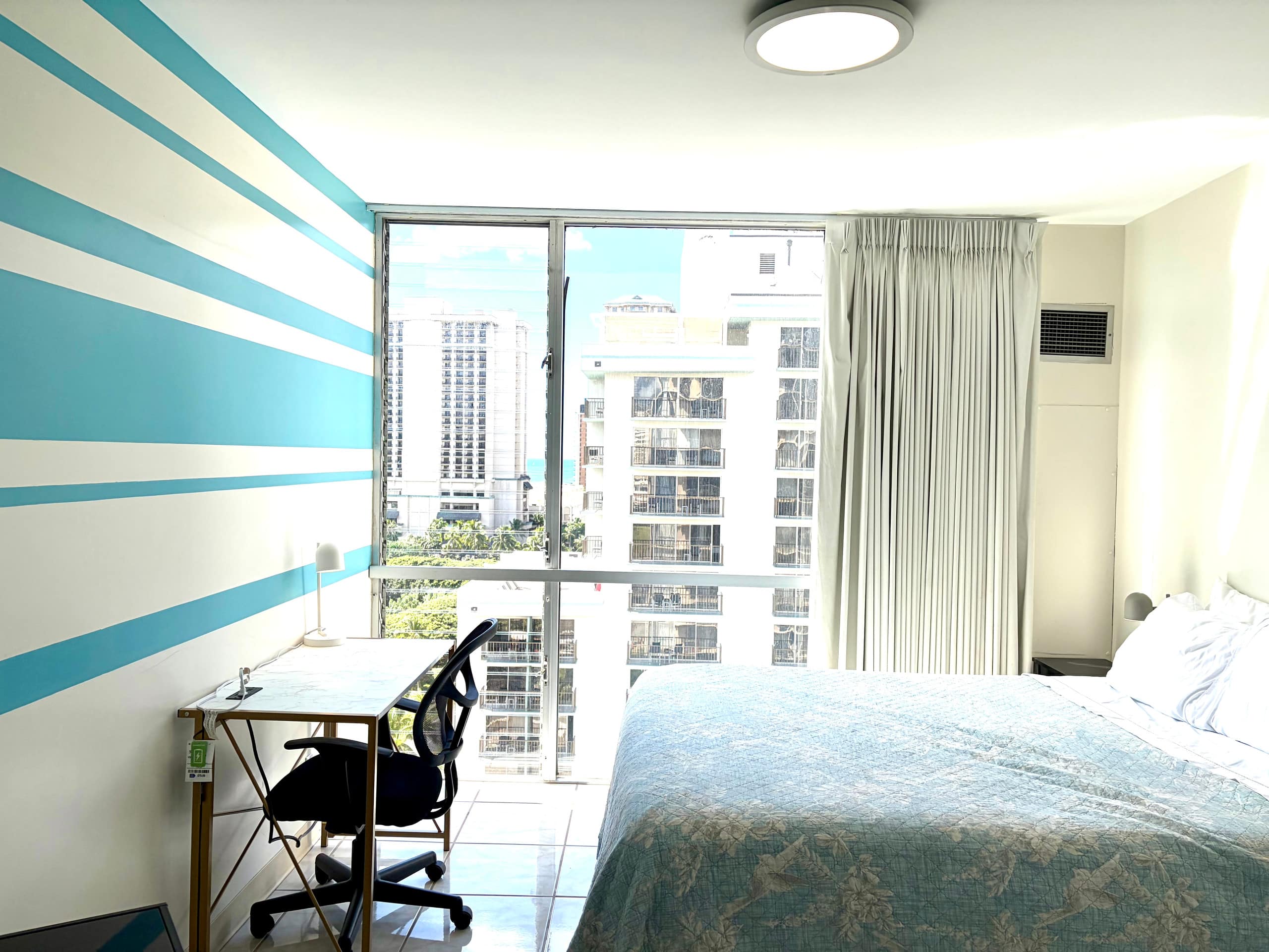 Waikiki 1 Bedroom Ocean FREE Parking Kitchen - Image 22