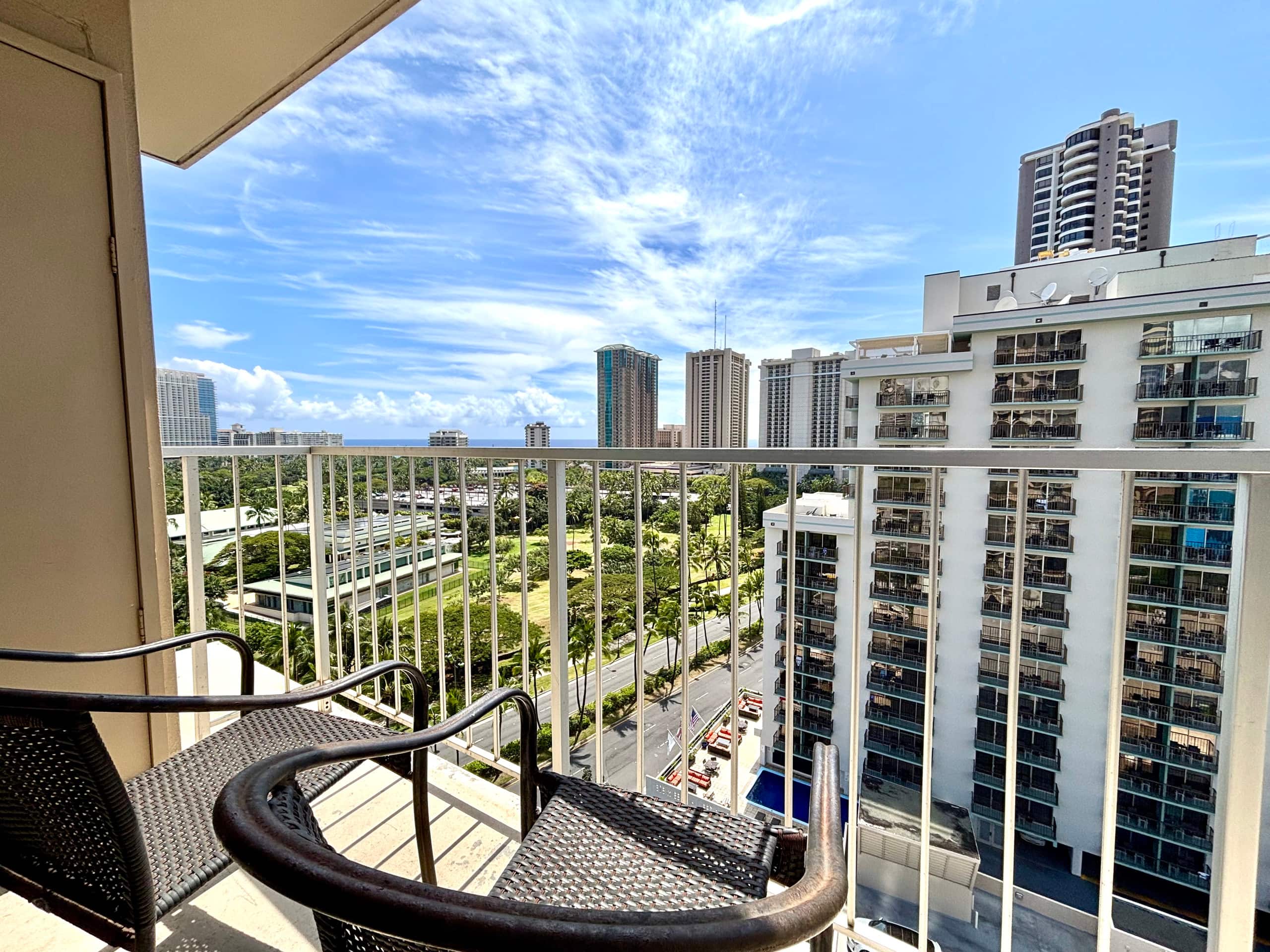 Waikiki 1 Bedroom Ocean FREE Parking Kitchen - Image 29