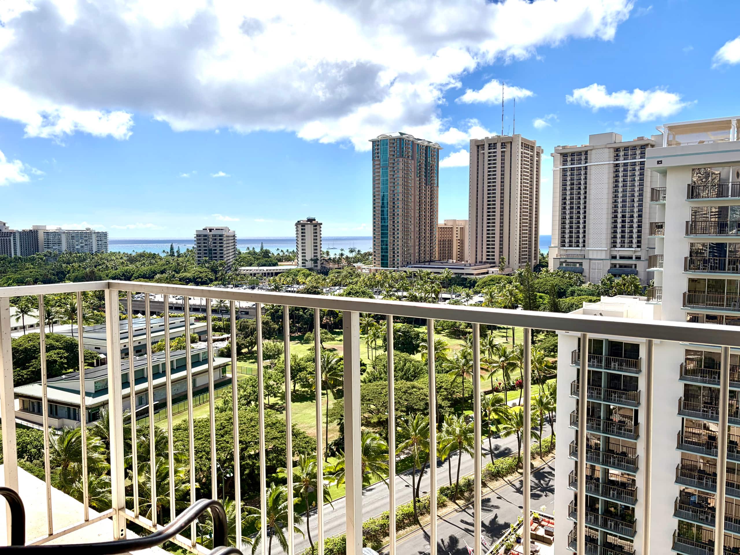 Waikiki 1 Bedroom Ocean FREE Parking Kitchen - Image 30