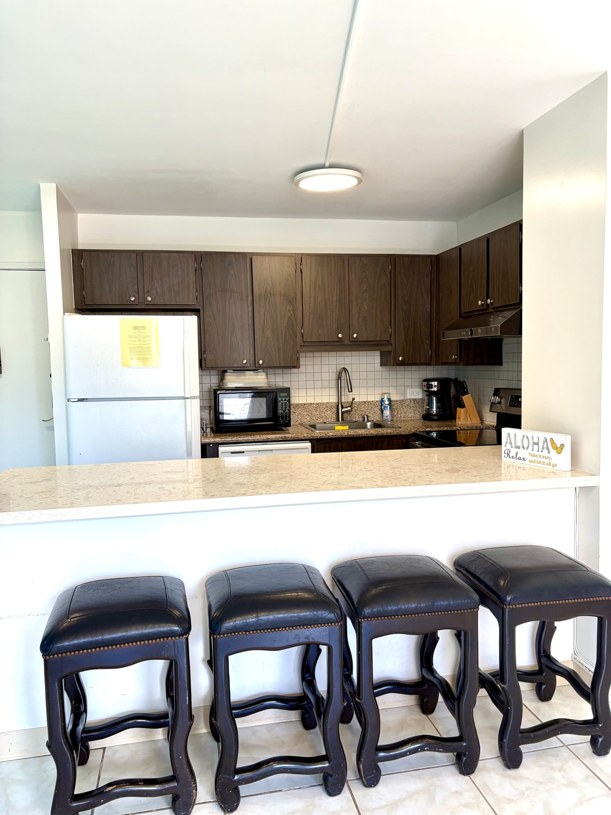Waikiki 1 Bedroom Ocean FREE Parking Kitchen - Image 13