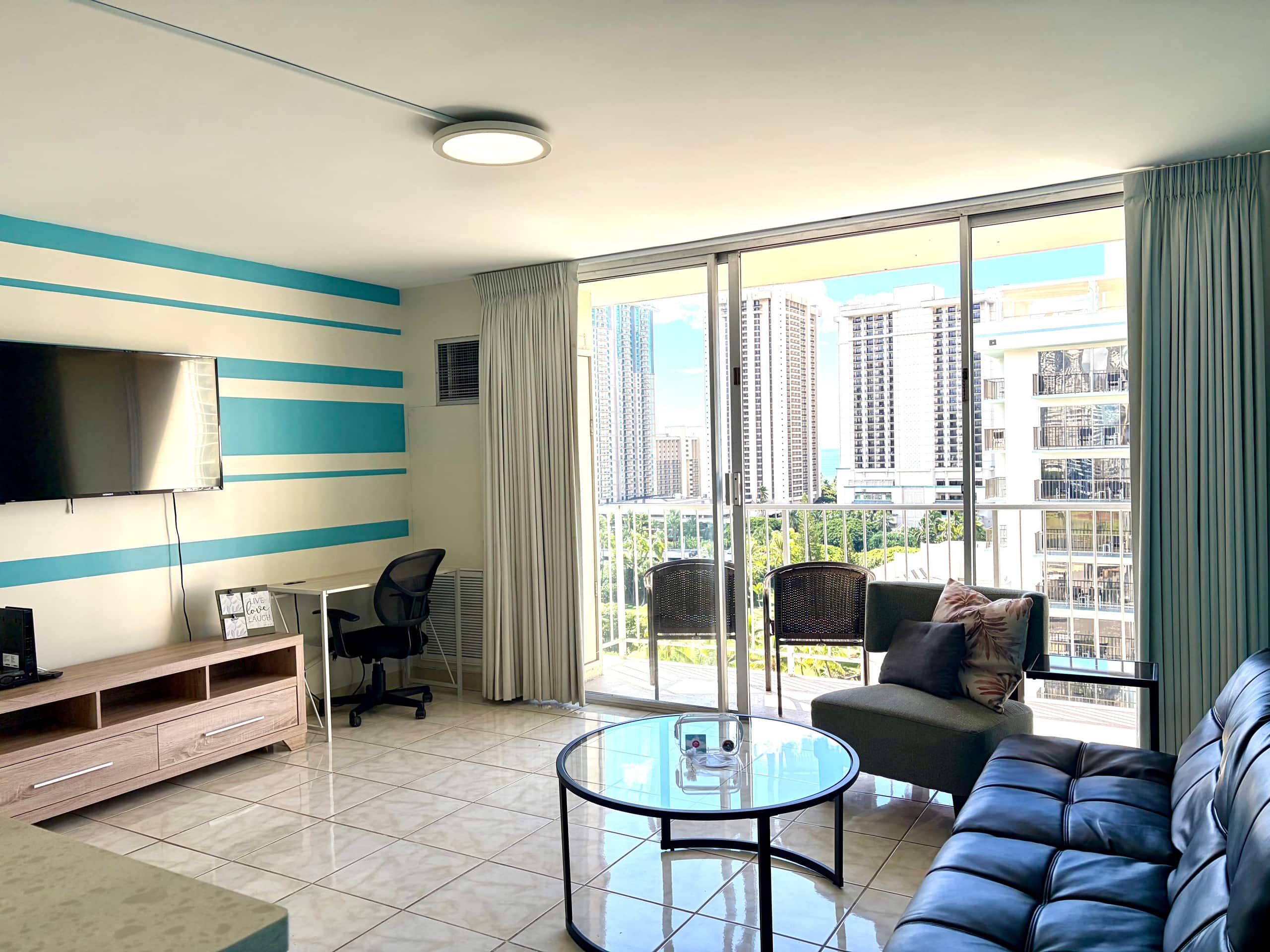 Waikiki 1 Bedroom Ocean FREE Parking Kitchen - Image 4