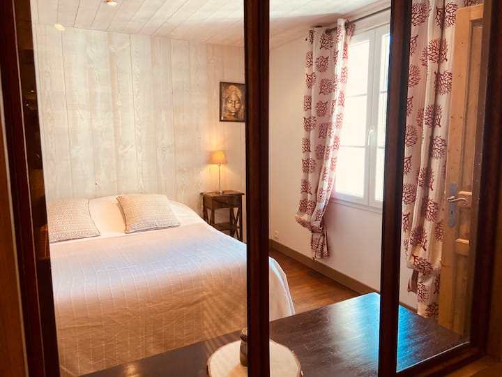 5号卧室
160厘米x 200厘米的双人床，也可以制作两张80厘米x 200厘米的单人床