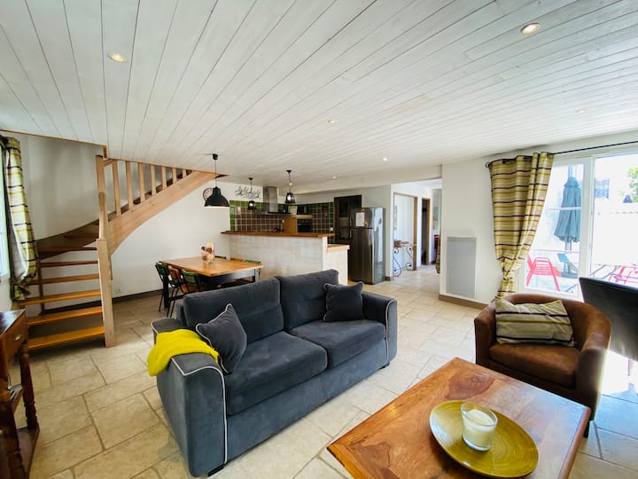 客厅2
张沙发床140厘米x 200厘米