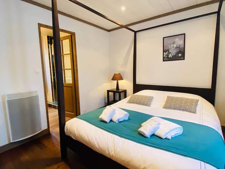 卧室6
双人床160厘米x 200厘米和储物柜 