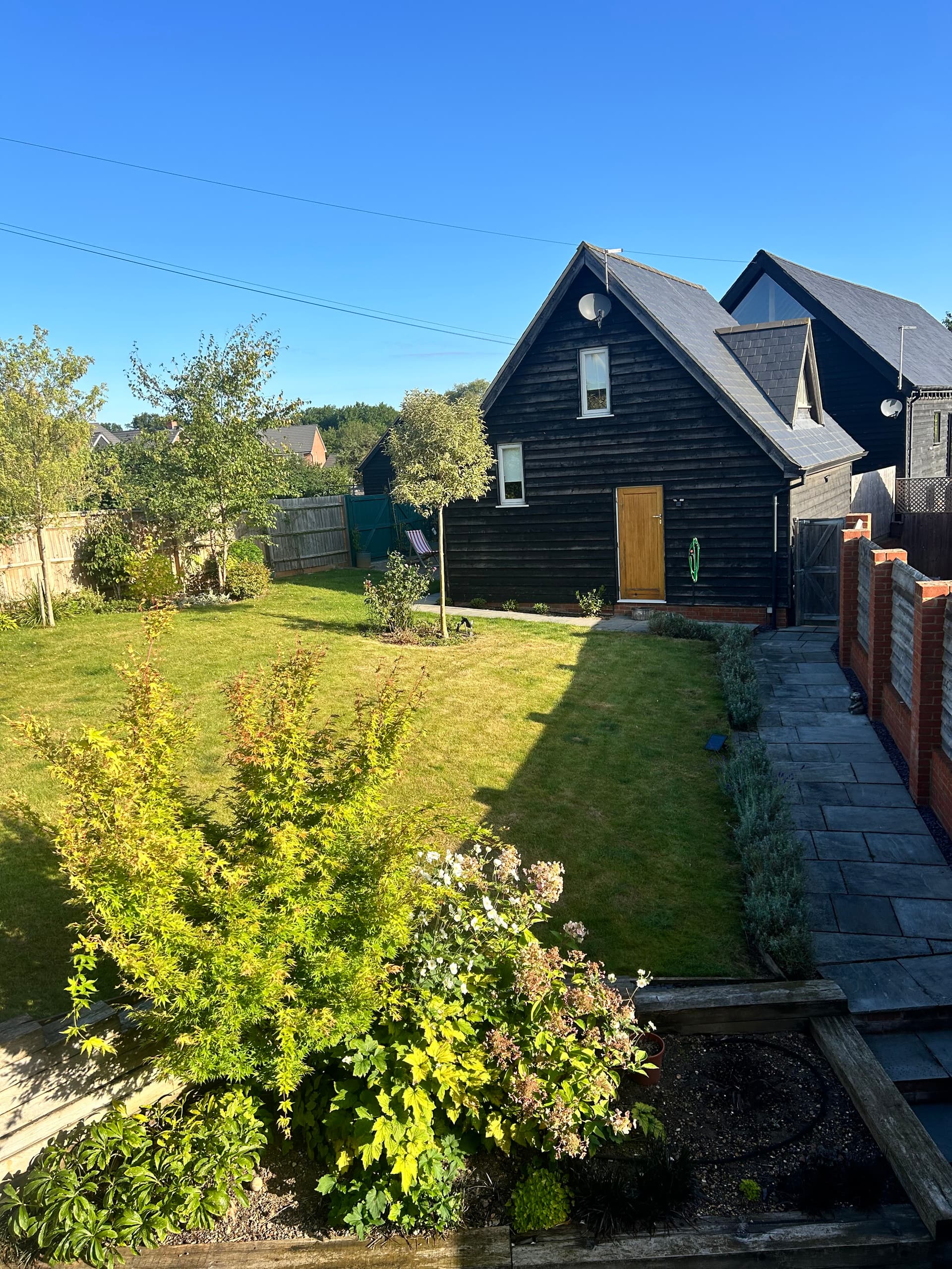 Guest house with private garden (pets allowed)