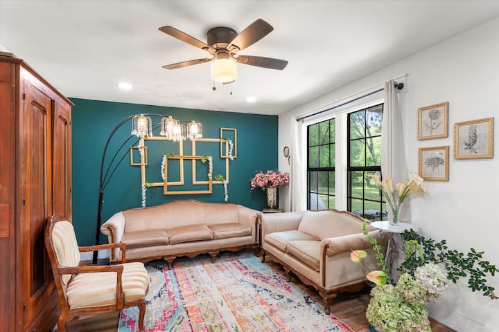 Folktale Cottage & Farmhouse Retreat - Waterfront - Mount Pleasant, TX