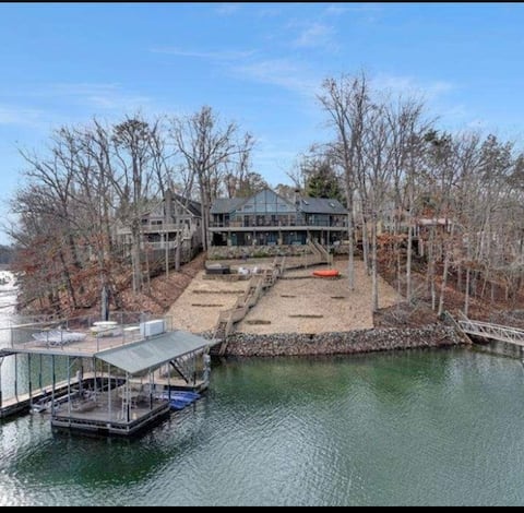 Large Lake Lanier Cabin with dock