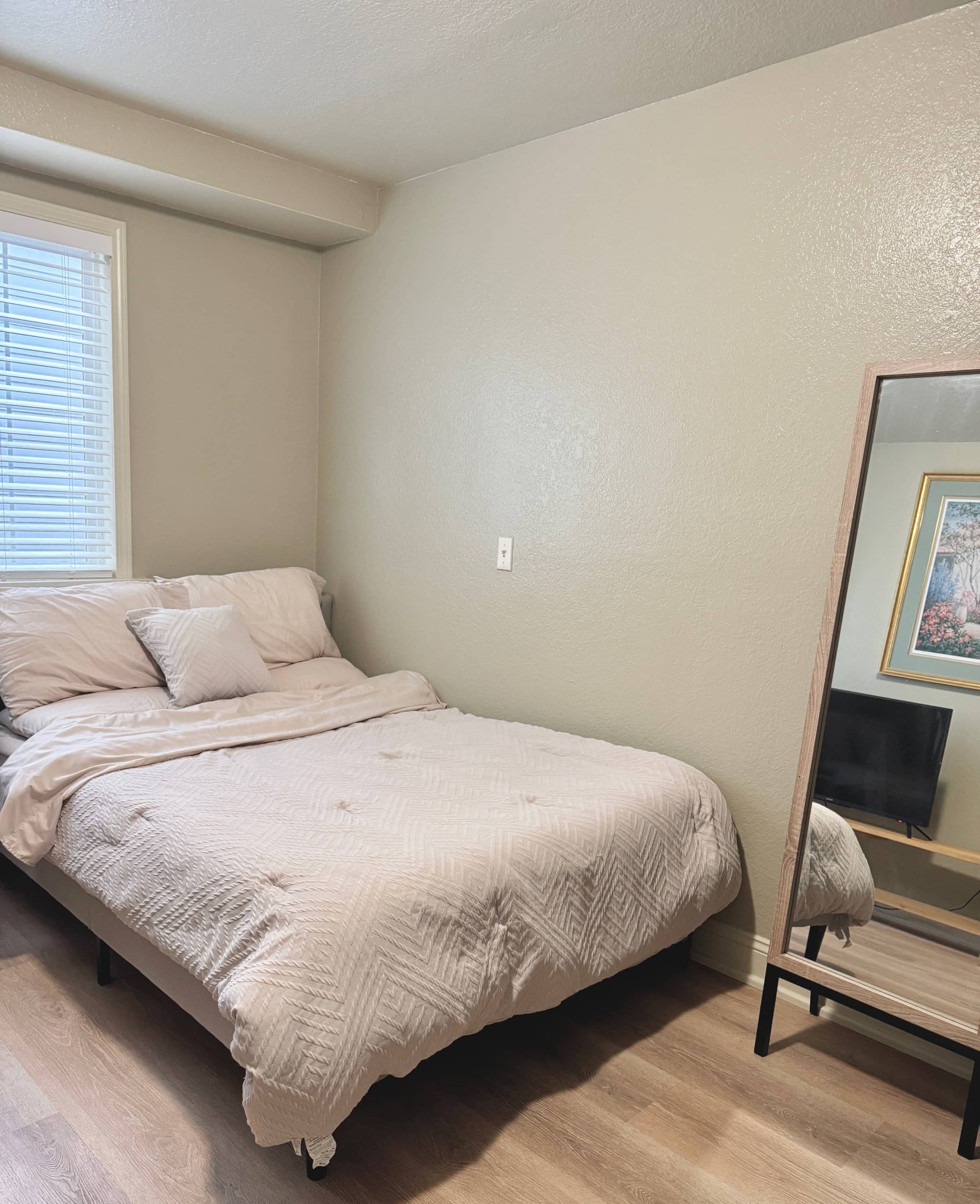 entire unit with two rooms two beds - Image 27