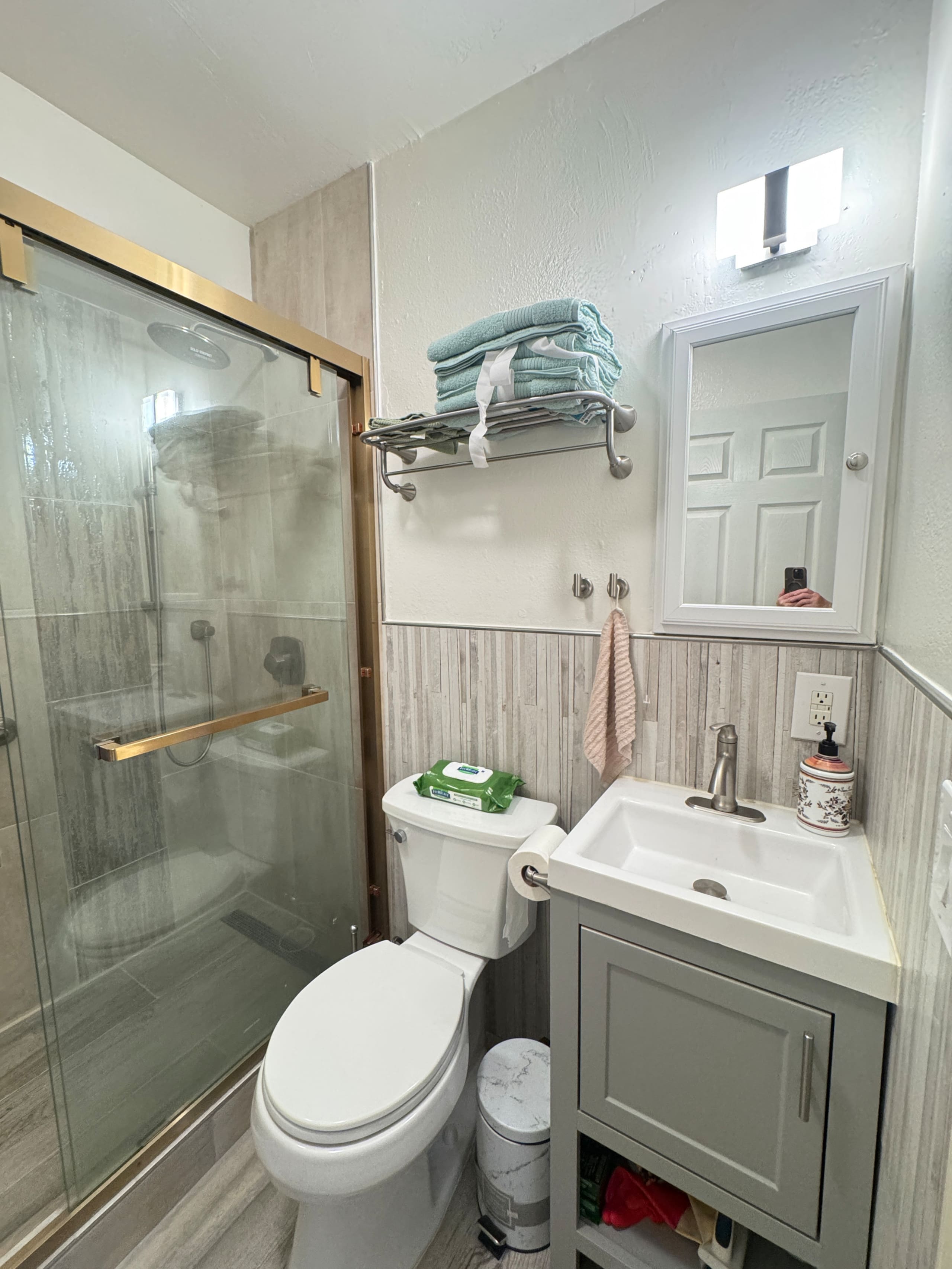 entire unit with two rooms two beds - Image 12