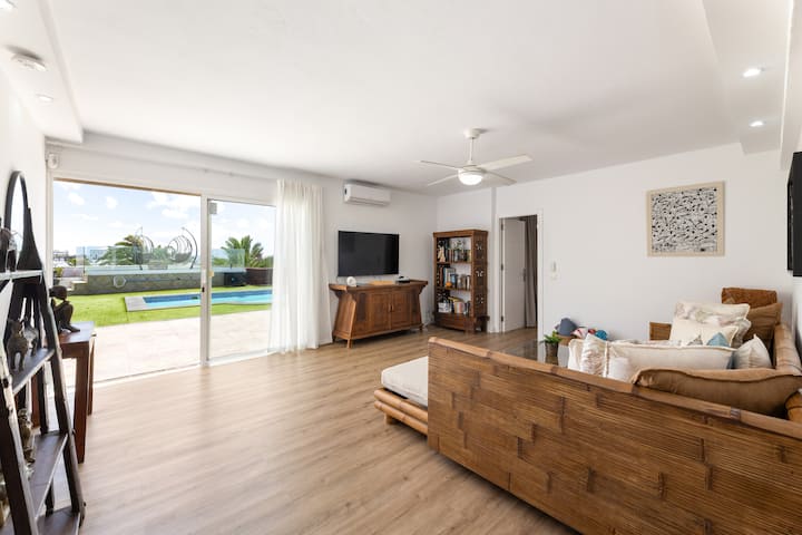 Large living room with satellite TV 