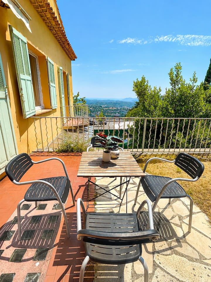 Charmant Studio Vue Mer Avec Jardin - Côte D'azur - グラース