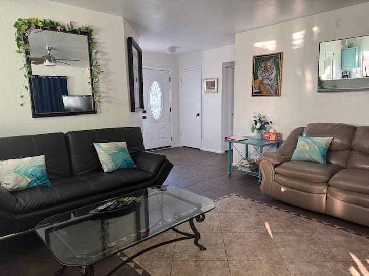 Free Rv Parking, Two Car Garage, Fenced Backyard - Maryvale Village – Phoenix
