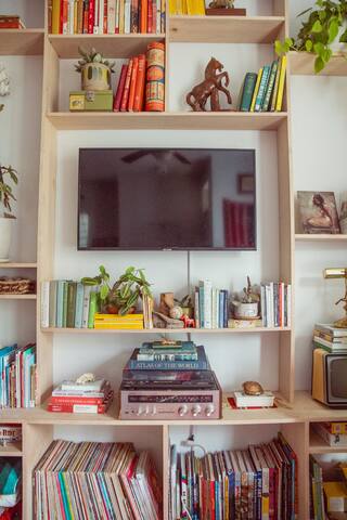 Stylish 3 bedroom home minutes from downtown. gallery image 4