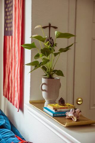 Stylish 3 bedroom home minutes from downtown. gallery image 5